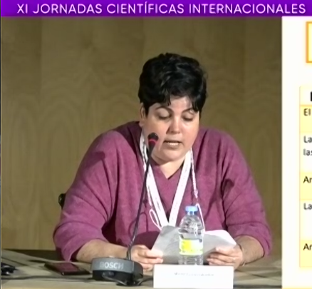 Maribel Cáceres hablando en el Simposio_